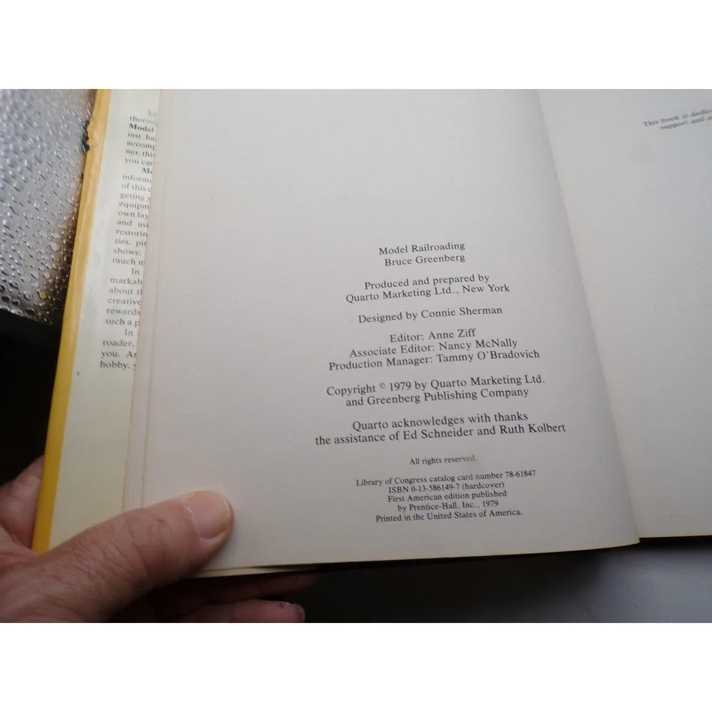 Model Railroading A Family Guide Bruce‎ Greenberg 1979 Hardcover 1st Edition